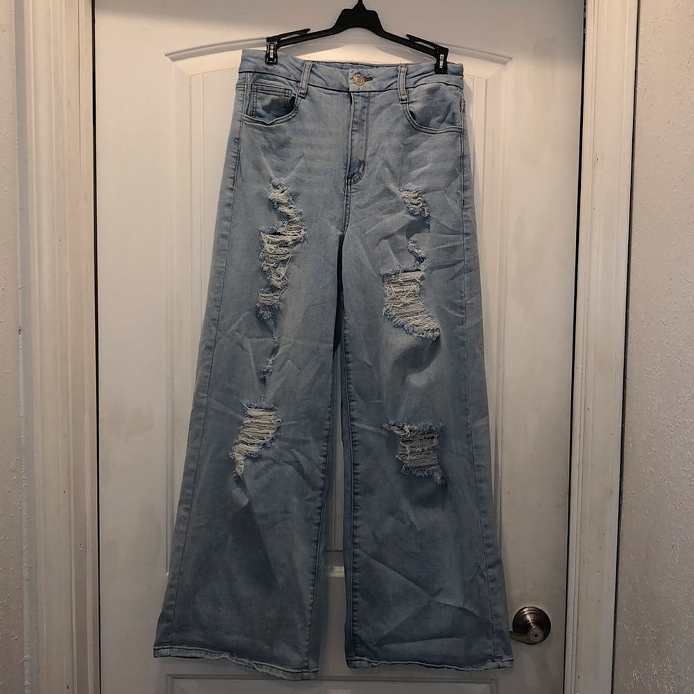 RUE 21 baggy jeans, good condition. Light blue color with holes